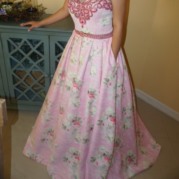 Prom / Formal Dress - Picture 6 of 7